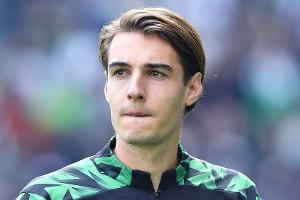 Die Promis gratulieren: Fußballstar Florian Neuhaus wird Vater