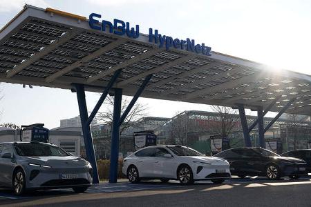 Nio Batterietausch Station battery swap enbw hypernetz