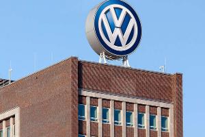 Hochhaus Logo Werk Wolfsburg Verwaltung