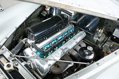 Jaguar MK IX, Motor