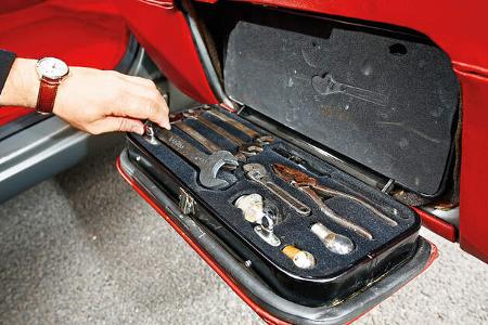 Jaguar MK IX, Werkzeug