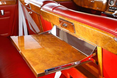 Jaguar 420 G, Klapptisch