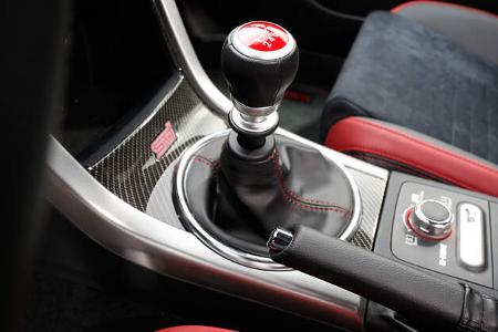 Subaru WRX STI, Schalthebel