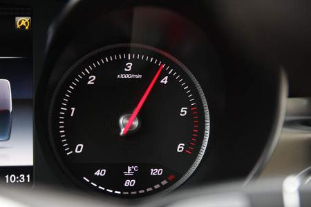 Mercedes GLC 250d 4Matic, Drehzahlmesser