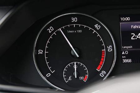 Skoda Superb Combi 2.0 TDI, Drehzahlmesser