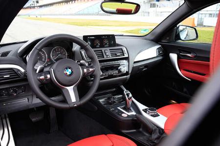 BMW 228i Coupé, Cockpit