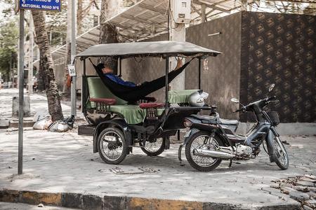 Tuc Tuc mit schlafendem Mann