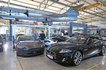 Aston Martin V8 Vantage, Jaguar XKR, Verkaufsraum