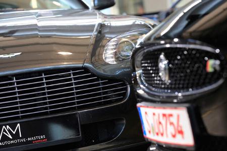 Aston Martin V8 Vantage, Jaguar XKR, Verkaufsraum