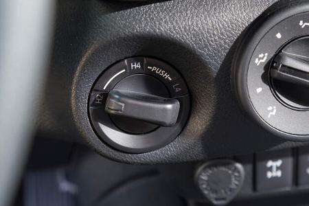 Toyota Hilux Pick-up 2.4D Double Cab 4x4, Bedienelemente