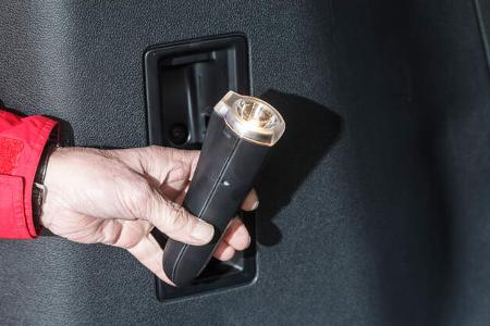 Peugeot Traveller HDi 150 L2, Taschenlampe