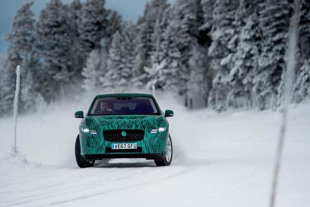 Jaguar I-Pace getarnt Schnee Fahrbericht 2018