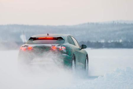 Jaguar I-Pace getarnt Schnee Fahrbericht 2018