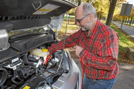 Starthilfekabel sichern im Winterhalbjahr das Fortkommen.