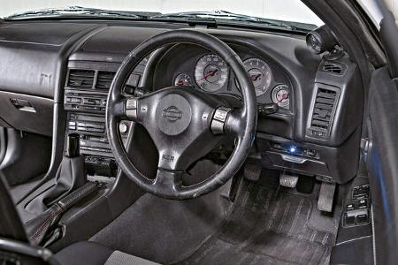 Nissan Skyline, Cockpit