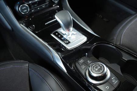 Infiniti Q30 1.5 d, Schalthebel