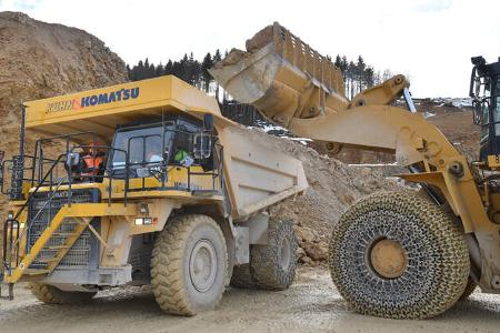 Komatsu Muldenkipper HD 605-7 Elektroumbau Kuhn Schweiz