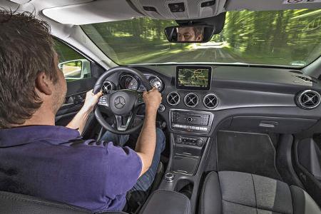 Mercedes GLA 250 4Matic Style, Interieur