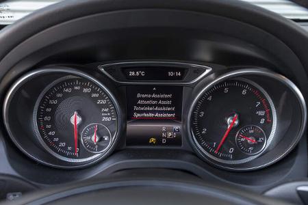 Mercedes GLA 250 4Matic Style, Interieur