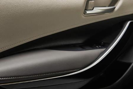 Toyota Corolla Limousine (2018)