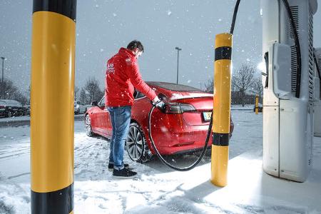 Tesla Model 3, Ladesäule