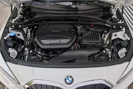 BMW 1er, Motorraum