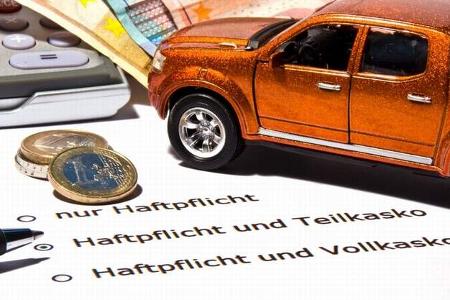 Autofahrer können in der Regel auch im Dezember noch ihre Kfz-Versicherung wechseln: Sonderkündigung bei Prämienerhöhung
