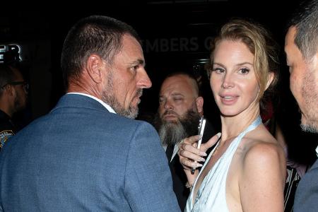 Es war die wohl aufsehenerregendste Hochzeit des Jahres: Die Sängerin Lana Del Rey ehelichte in Louisiana einen Touristen-Guide namens Jeremy Dufrene, den sie auf einer Bootsfahrt kennengelernt hatte. ...