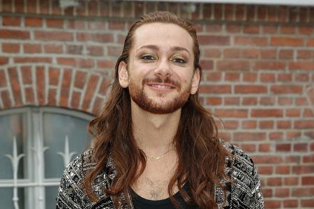 Der Moderator Riccardo Simonetti hat auf Mallorca geheiratet und wollte sein Glück mit seinen über 500.000 Followern teilen. Der Star war sich auch hier seiner Vorbildfunktion bewusst, denn so viele g ...