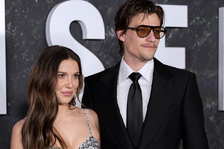 Es war eine Heirat der Superstars: 'Stranger Things'-Star Millie Bobby Brown sagte Ja zu Jon Bon Jovis Sohn Jake. Die Hochzeit im Mai war laut Papa i klein und bescheiden – eine größere Party für Freu ...