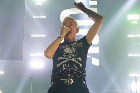 Im Juni ging es für den Scooter-Frontmann H.P. Baxxter ins Standesamt. Auf Sylt ehelichte er seine 35 Jahre jüngere Freundin Sara. Die Vermählung blieb ein Geheimnis, bis H.P. ein Bild auf Instagram v ...