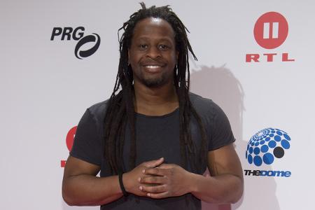 Las Vegas war am 12. Februar der Nabel der Welt — hier stieg der Super Bowl. Doch für Mola Adebisi strahlten nicht nur die Lichter der Glücksspiel-Metropole. Der Moderator sagte im Hochzeits-Mekka Ja ...