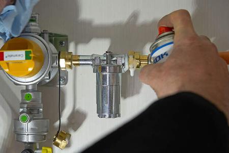 Mobil opt. Gasflaschenumschalt-Anlage Dichtheit ŸberptŸfen