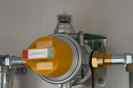 Mobil opt. Gasflaschenumschalt-Anlage Wenn die Flasche leer ist springt die Anzeige um