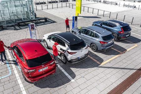 BMW X1 25e, Ford Kuga PHEV, Opel Grandland X Hybrid, Volvo XC40 T5 Recharge, Vergleichstest