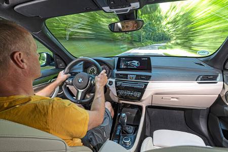 BMW X1 25e, Ford Kuga PHEV, Opel Grandland X Hybrid, Volvo XC40 T5 Recharge, Vergleichstest