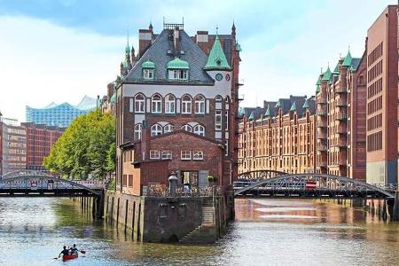 Die nahe Hansestadt Hamburg.