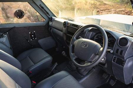 SVI Max 3 Panzerfahrzeug Toyota Land Cruiser 79