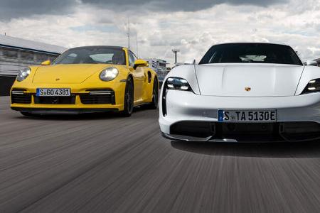 Porsche Drag Race 911 Turbo S Taycan Turbo S