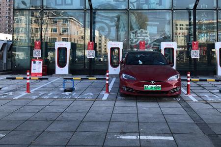 Sperrbarer Tesla-Supercharger in China