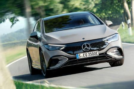 Mercedes EQE 350+ dynamisch Landstraße grau