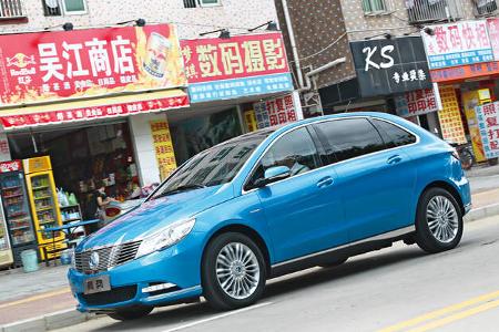 Denza, Seitenansicht