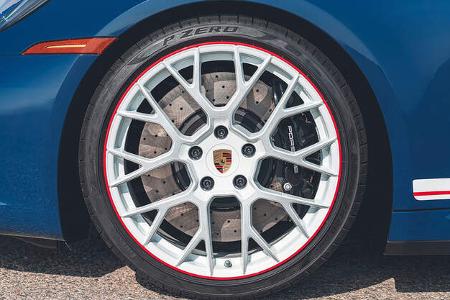 Porsche 911 Carrera GTS Cabriolet America Edition