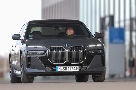BMW i7