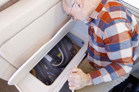 Eura Mobil Van 635 EB vs. La Strada Avanti E Sitztruhe f