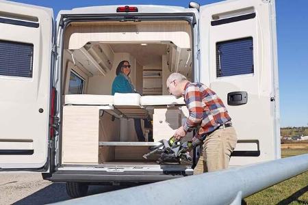 Eura Mobil Van 635 EB vs. La Strada Avanti E Garage f