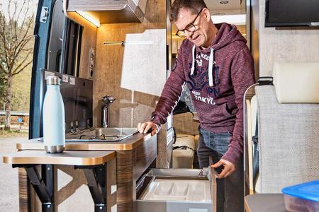 Küche, Mokkabraun, Schubladen, Besteck, Waschbecken