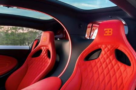 Zwei Bugatti Chiron Super Sport