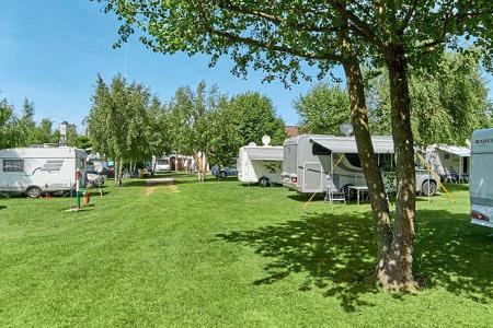 Campingplatz, Wiese, BŠume, CampingwŠgen, Himmel