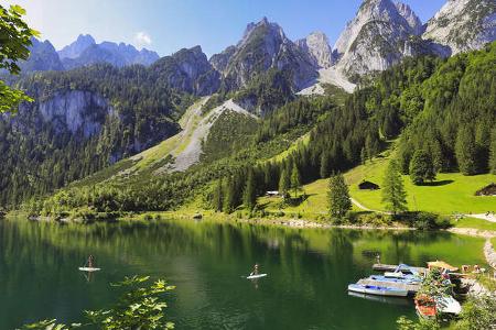 See, Berge, Wiese, Menschen